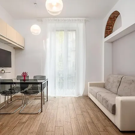 Classbnb - With Balcony Near The Center Apartment Milan