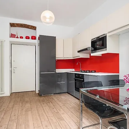 Classbnb - With Balcony Near The Center * Milan